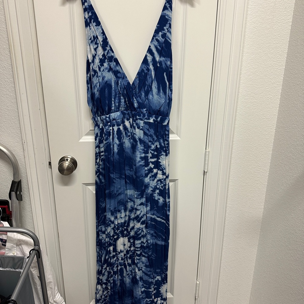 Lulu's Blue Plunge Neck Sleeveless Sundress